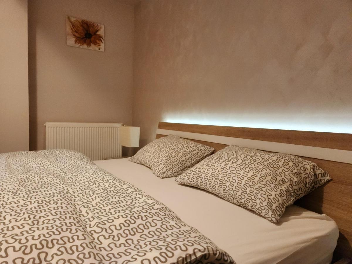 Airport Apartment Otopeni Eksteriør billede