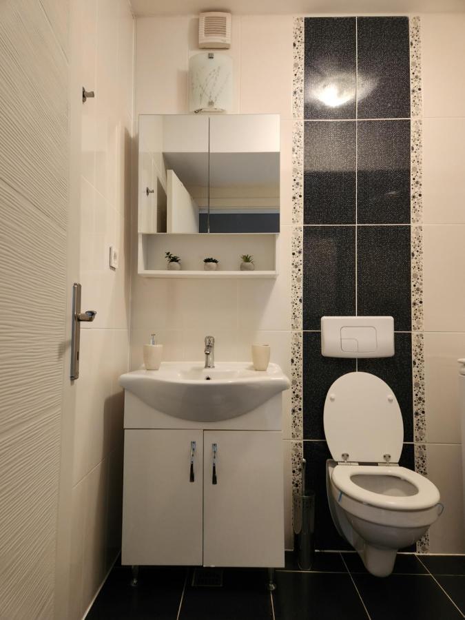 Airport Apartment Otopeni Eksteriør billede